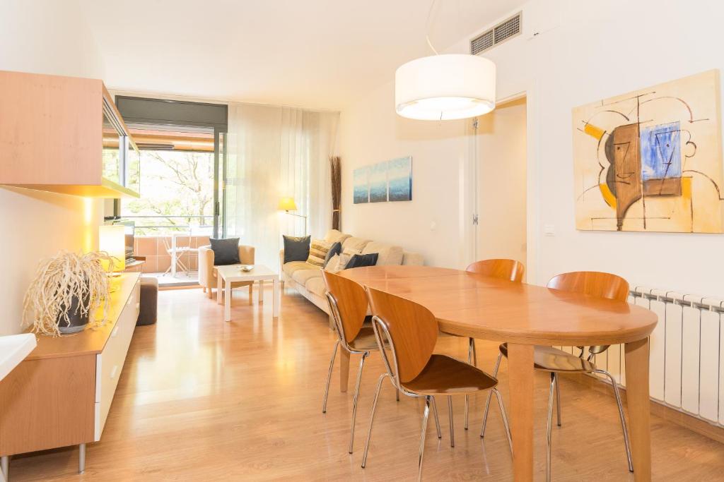 apartment guell barcelona dining