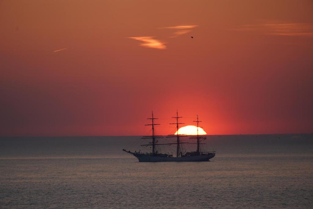 aquarius hotel scheveningen sunset