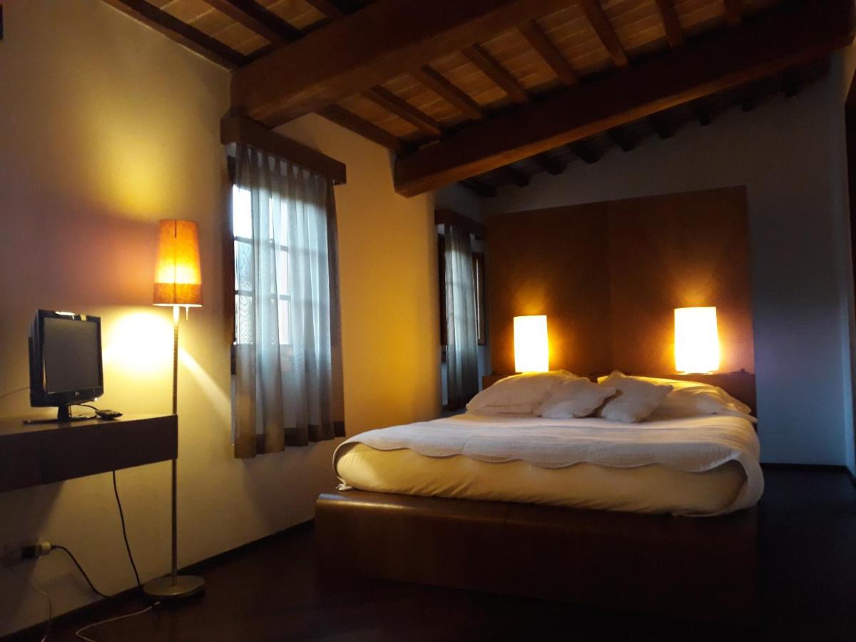 borgo la torre montecarlo toskana bedroom