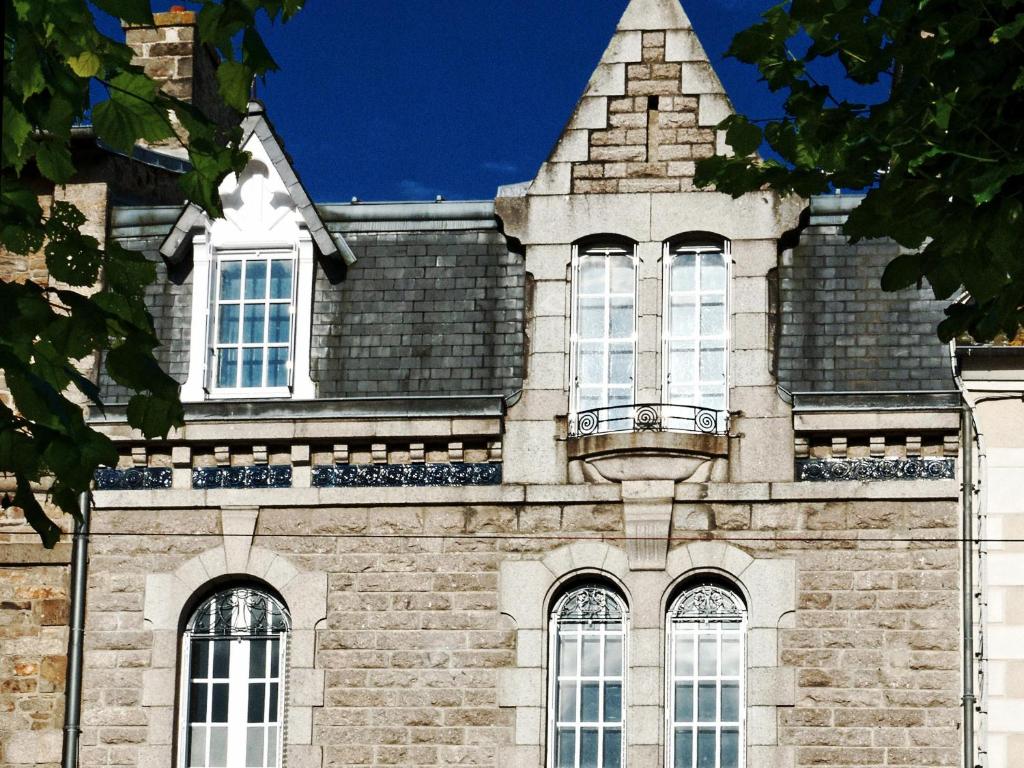 boutique hotel le 27 dinan bretagne building