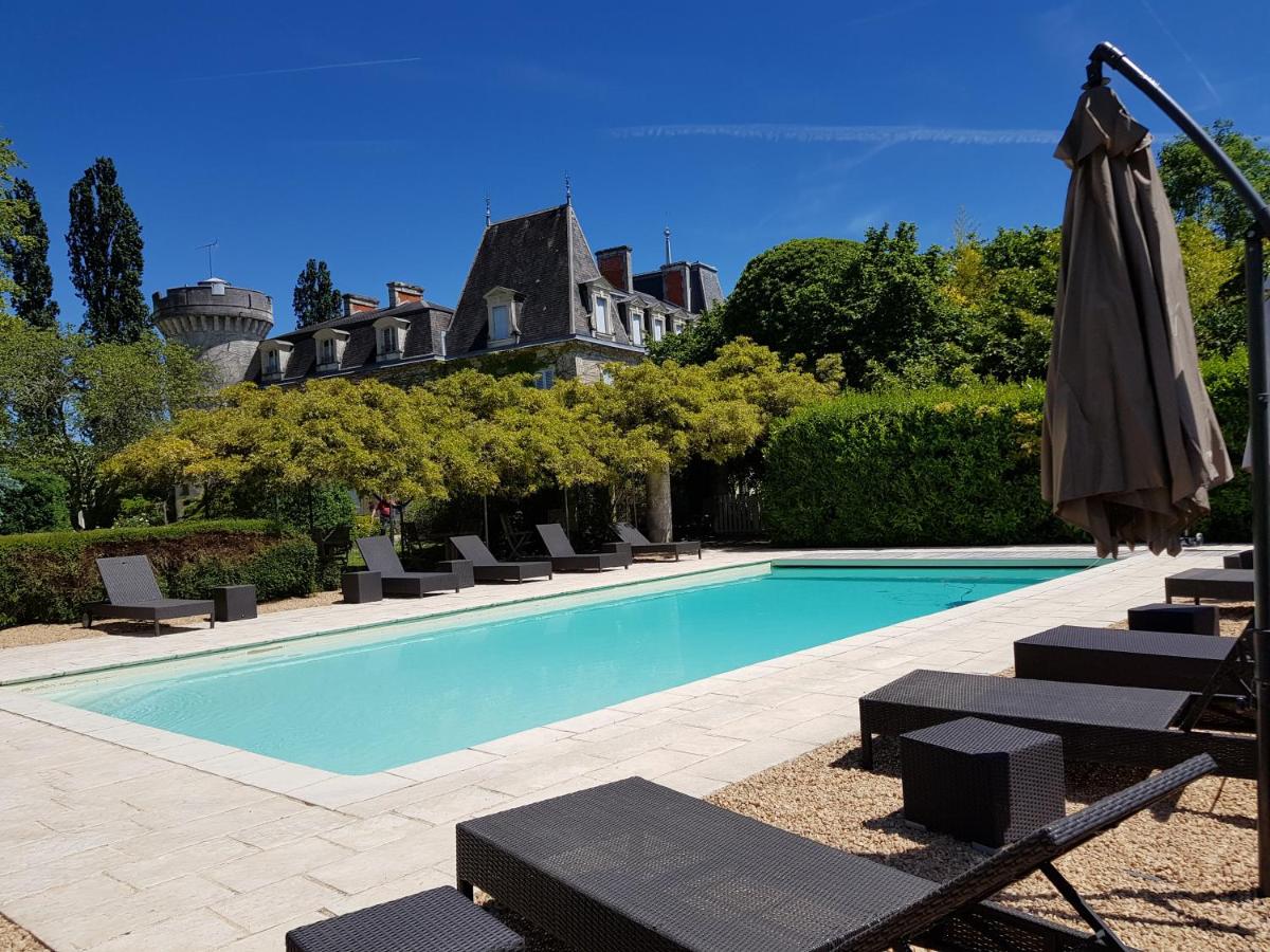 chateau de lalande annesse et beaulieu frankreich pool
