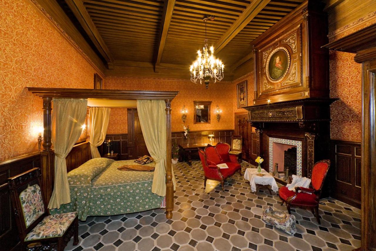 chateau de picomtal crots frankreich bedroom