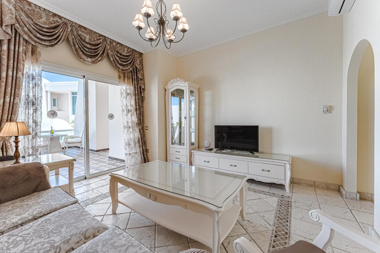 flamingo suites adeje tenerife living room