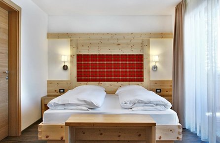 hotel garnì la tranquillitè corvara in badia dolomiten bed