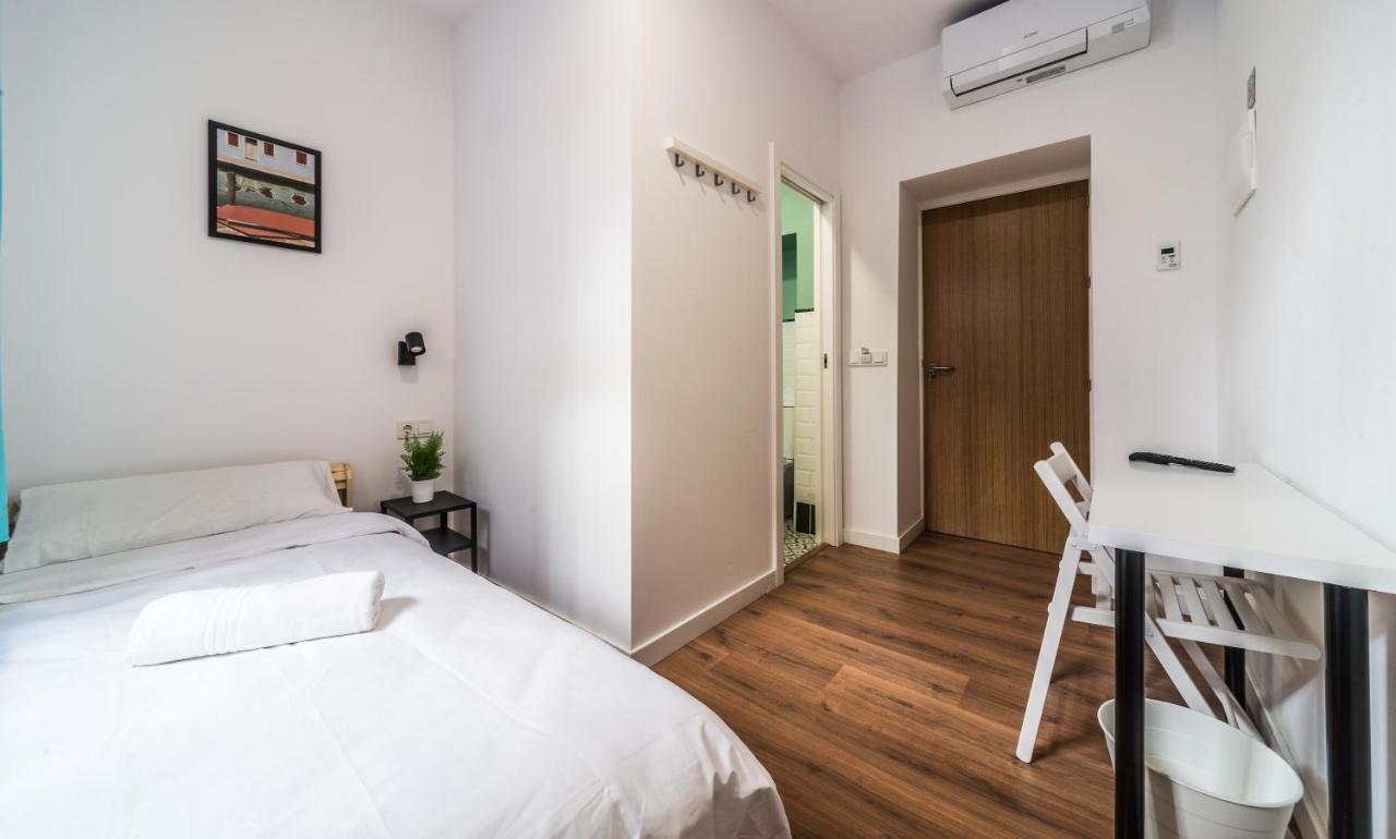 hostal sol 4 sevilla bed