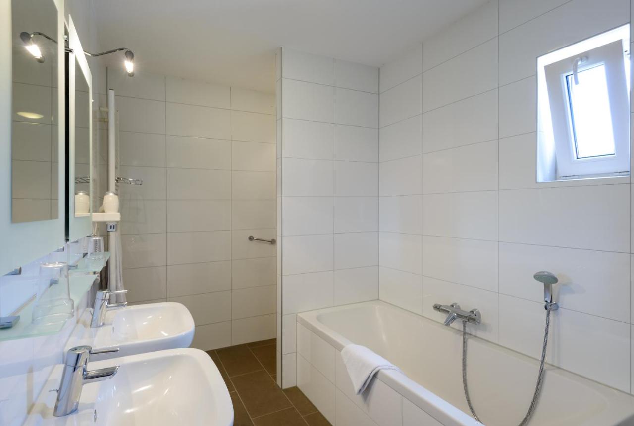 hotel bemelmans schin op geul limburg shower