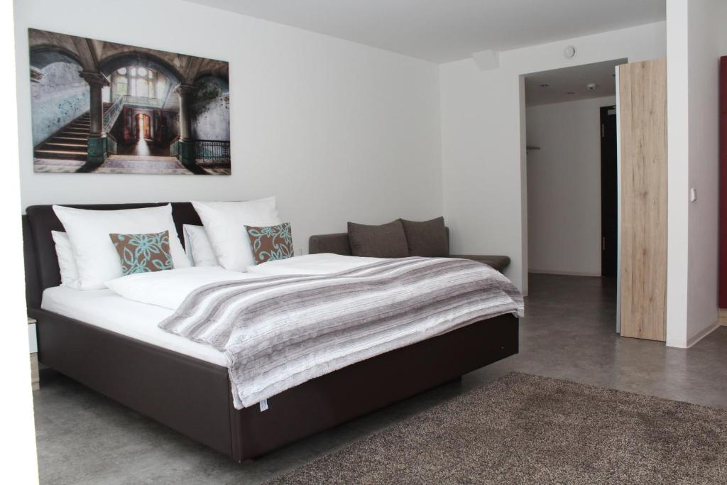 hotel & boarding house schlosserwirt mering romantische strasse bed