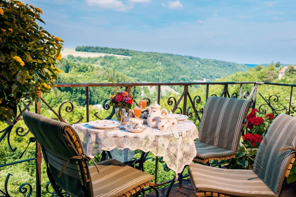 hotel burghotel rothenburg ob der tauber romantische strasse terrace