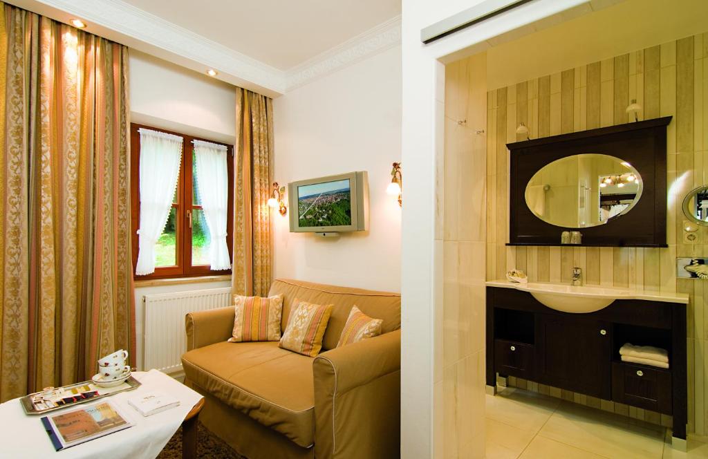 hotel burghotel rothenburg ob der tauber romantische strasse indoor
