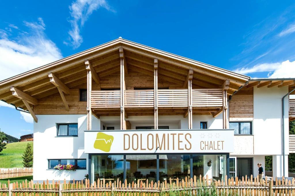 hotel chalet dolomites alpe di siusi dolomiten building