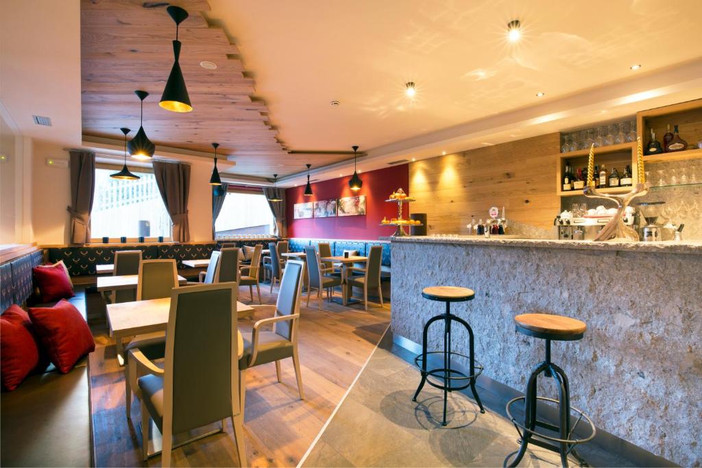 hotel chalet marcora campitello di fassa dolomiten bar