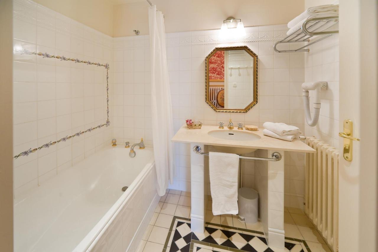 hotel chateau de picomtal crots provence bathroom
