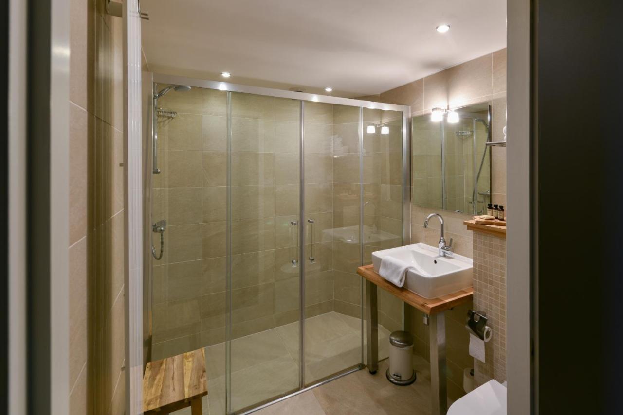 hotel de gravin niederlandische gravenzande niederlande kuste bathroom