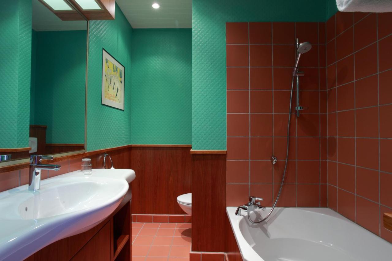 hotel de la paix lille bathroom