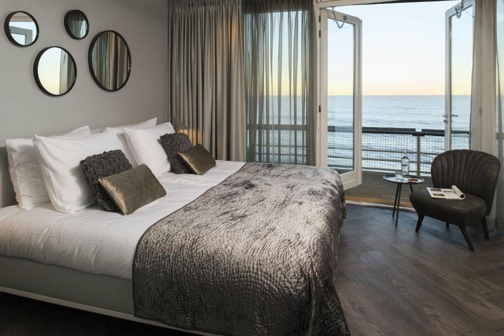 hotel de pier suites scheveningen bed