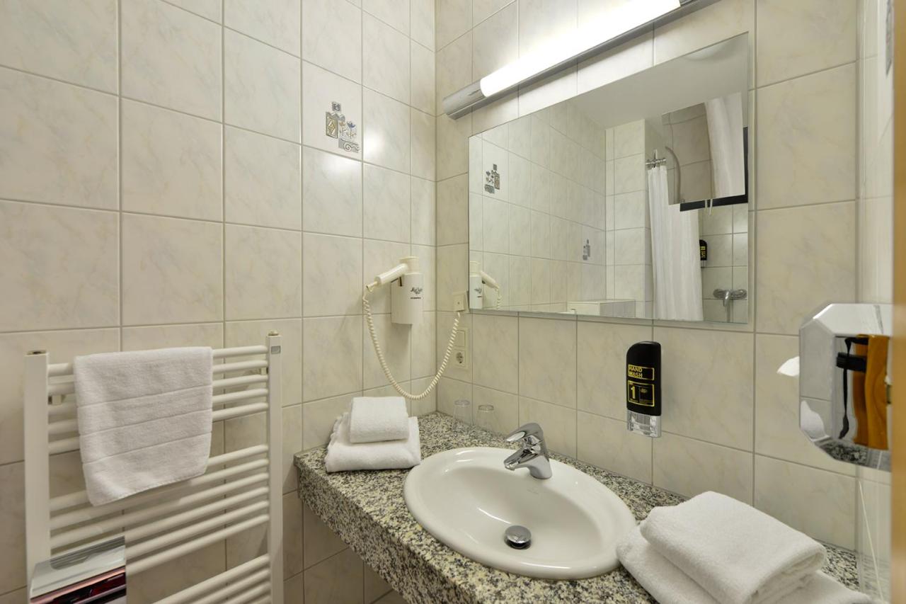 hotel domstern cologne köln bathroom