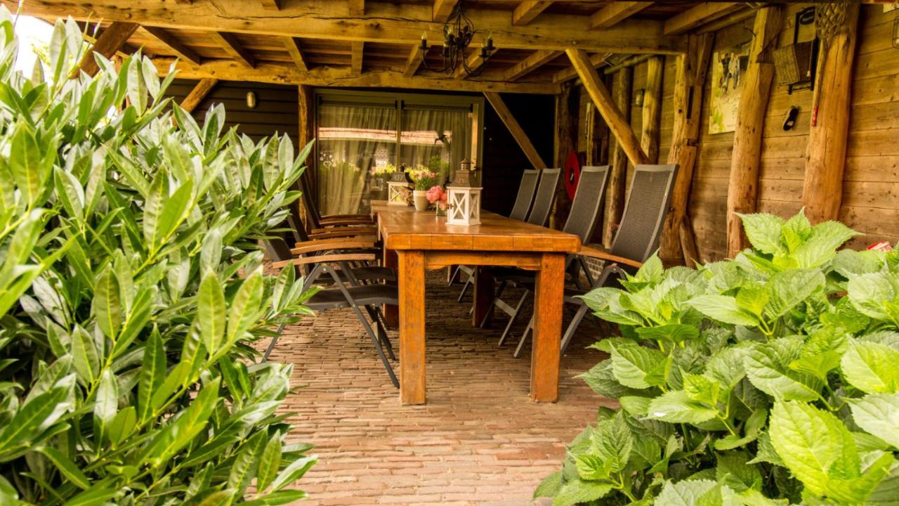 hotel erfgoed logies den heijkant moergestel brabant outside dining area