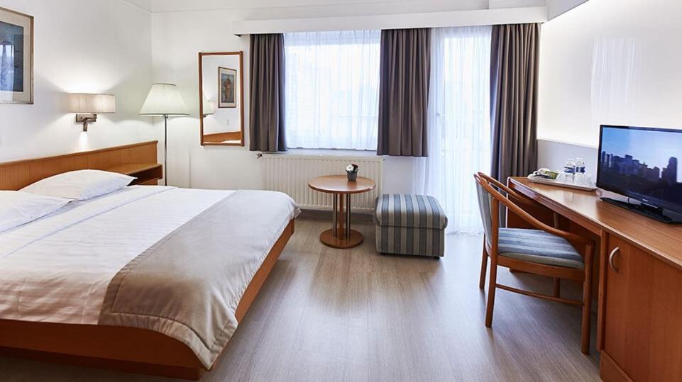 hotel francais stadt luxemburg room