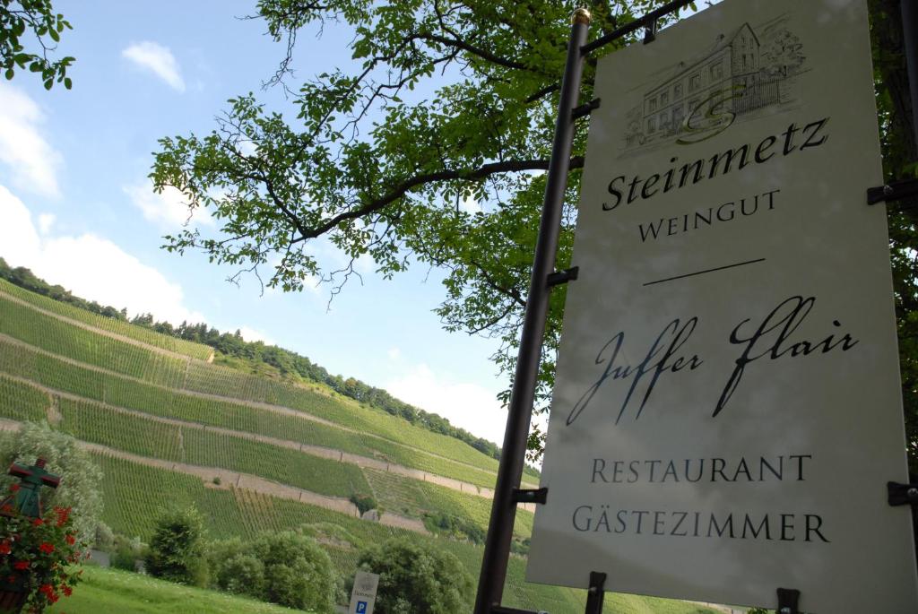 hotel juffer flair restaurant gastehaus mosel brauneberg deutschland signage
