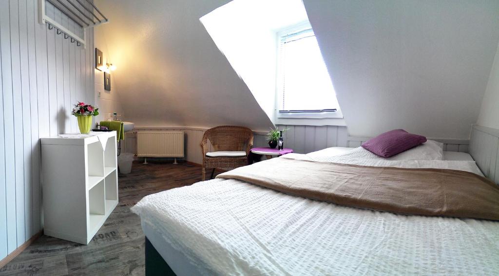 hotel klenkes am bahnhof aachen bed 2