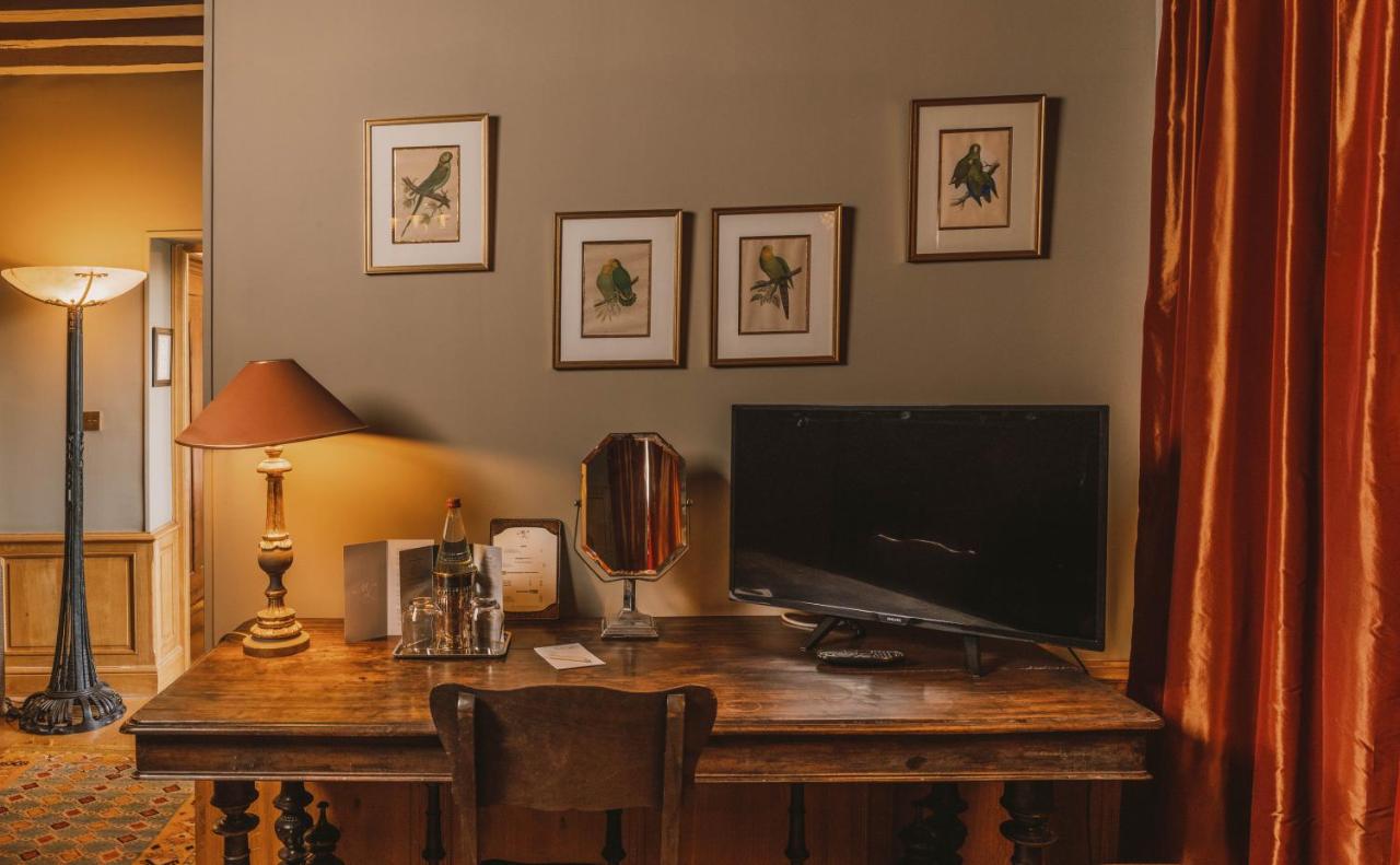 hotel la maison de lucie honfleur honfleur desk