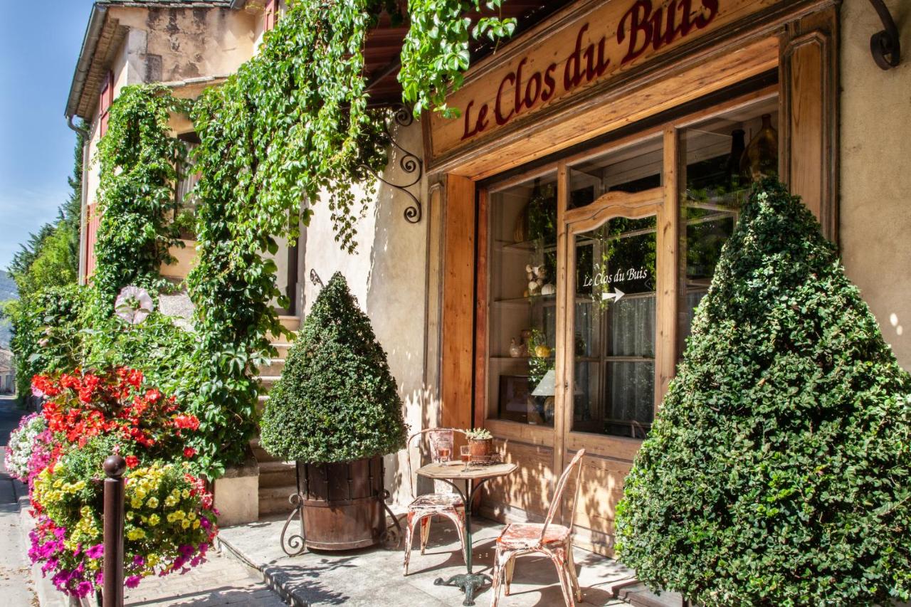 hotel le clos du buis bonnieux provence entry