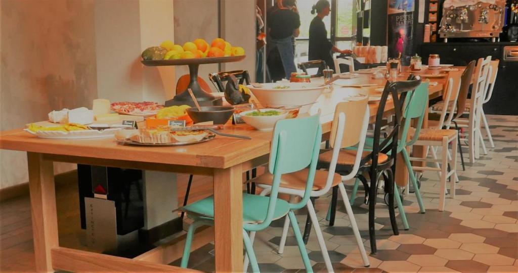 hotel le magic hall rennes bretagne dining table