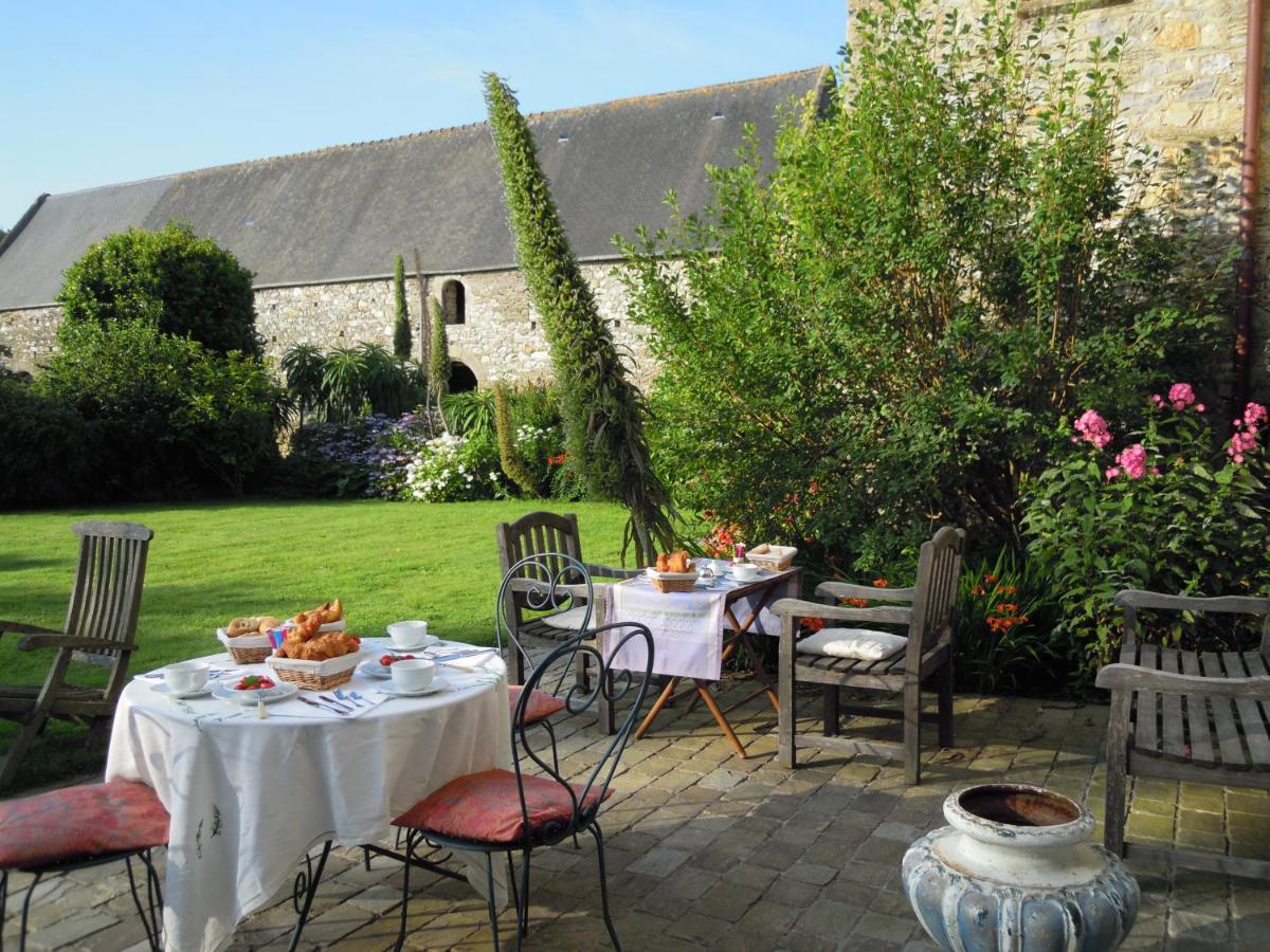 hotel le manoir de la fieffe cherbourg en cotentin normandie patio