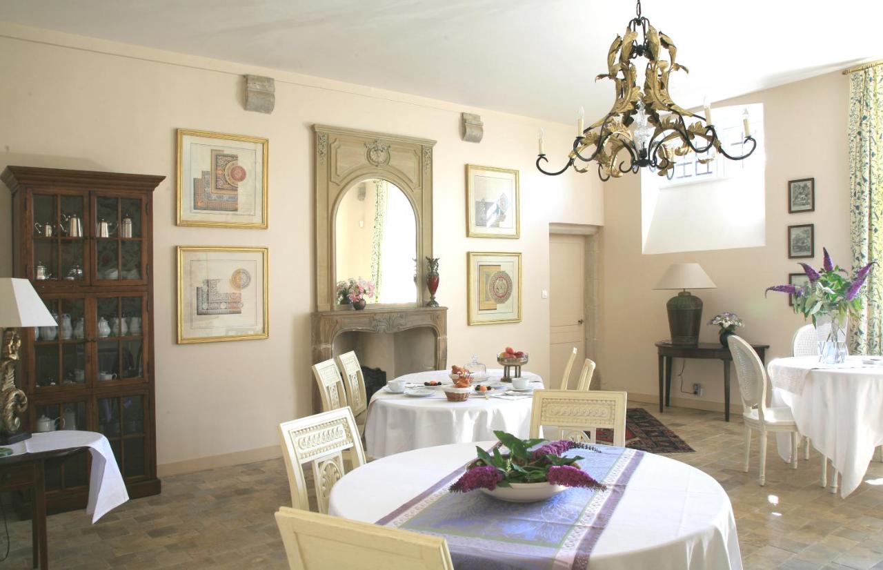 hotel le manoir de la fieffe cherbourg en cotentin normandie dinner table