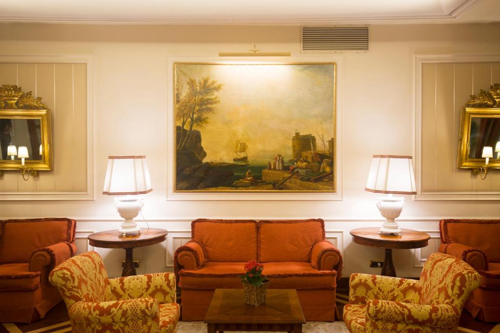 hotel palazzo alabardieri neapel sofa