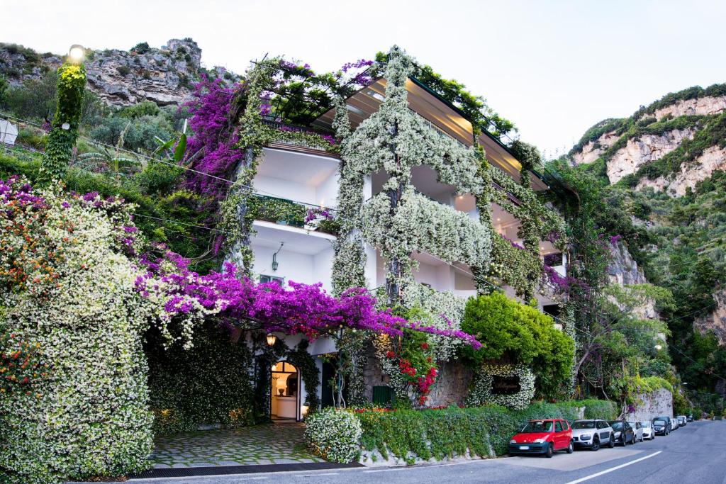 hotel pellegrino praiano amalfiküste building