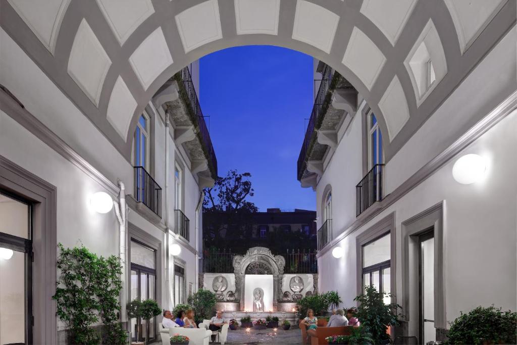 hotel piazza bellini apartments neapel indoor