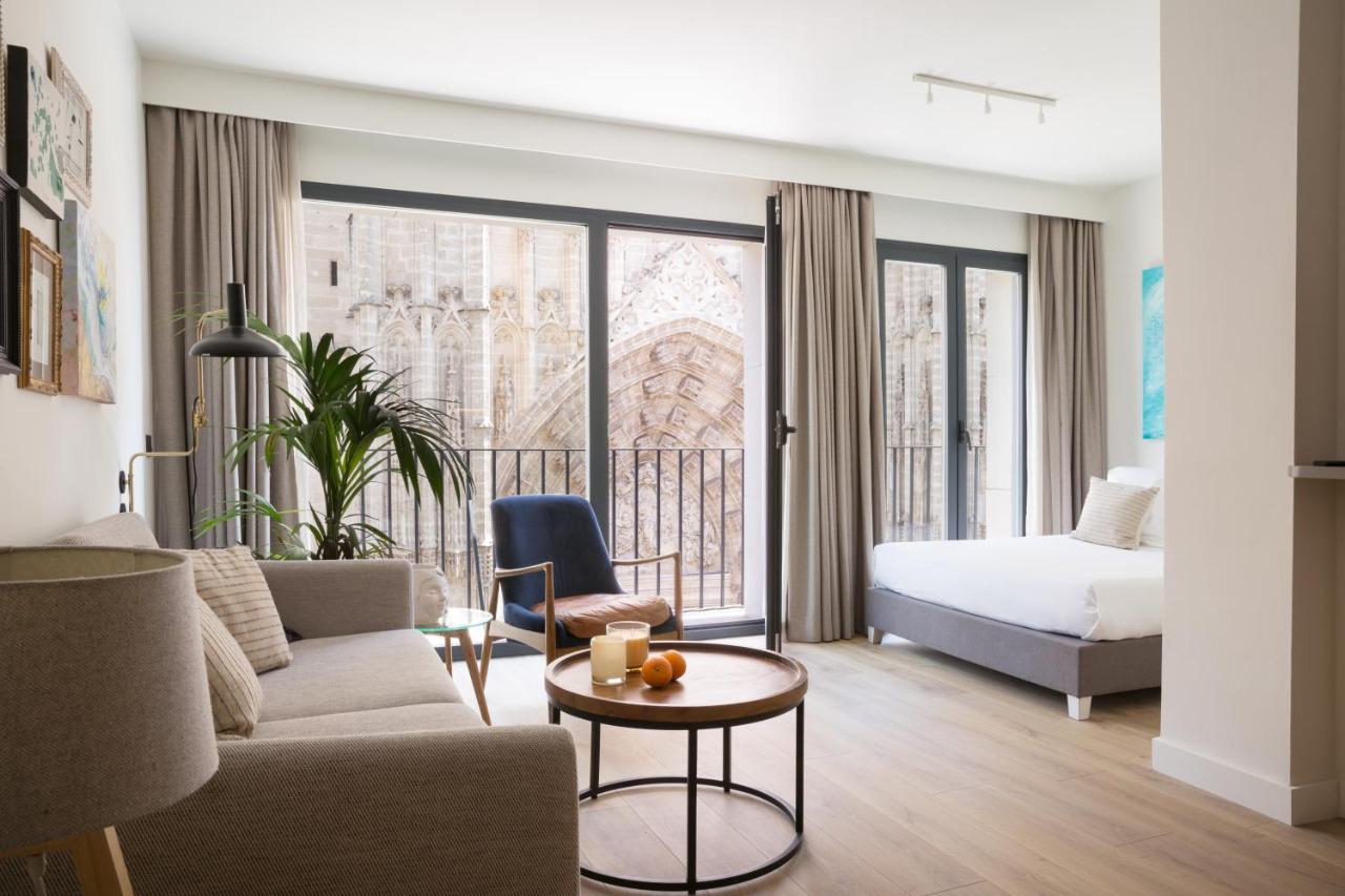 hotel puerta catedral suites sevilla room