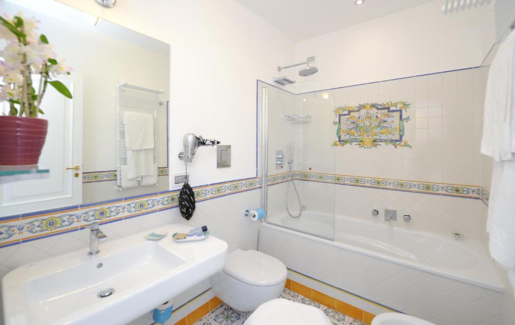 hotel residenza luce amalfi amalfiküste bath