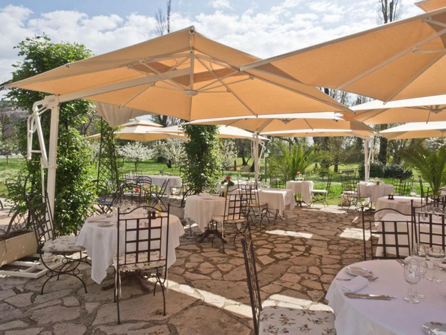 hotel restaurant le moulin de la camandoule fayence provence dining