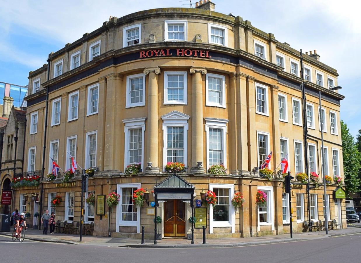 Royal Hotel bath
