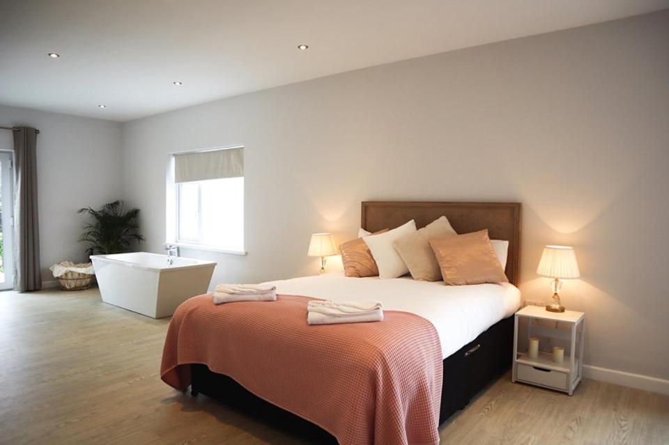 The Mount Rooms Wales