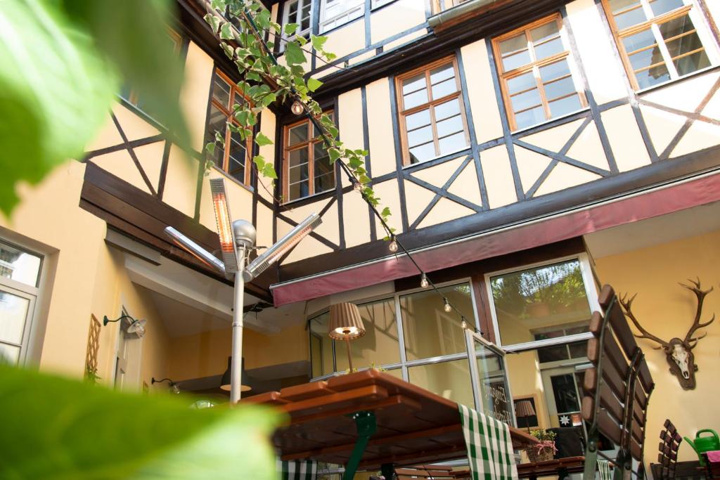 hotel zur alten brücke heidelberg indoor