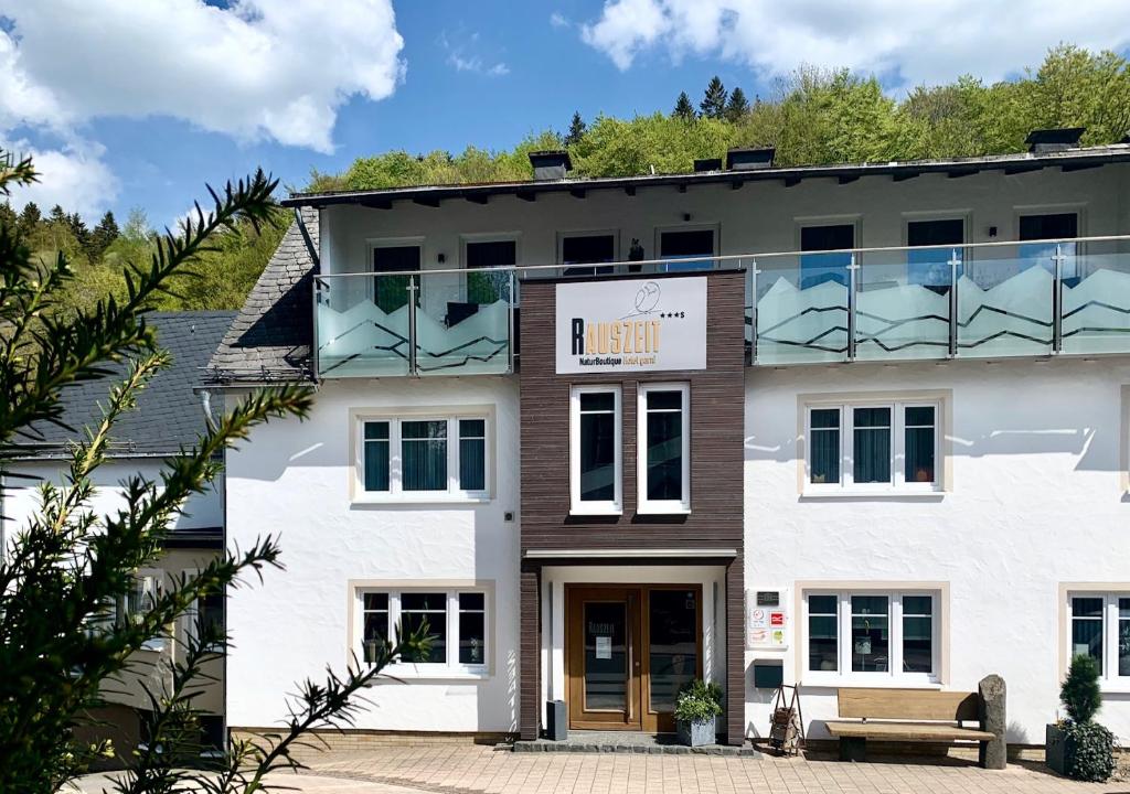 naturboutique hotel rauszeit willingen sauerland building