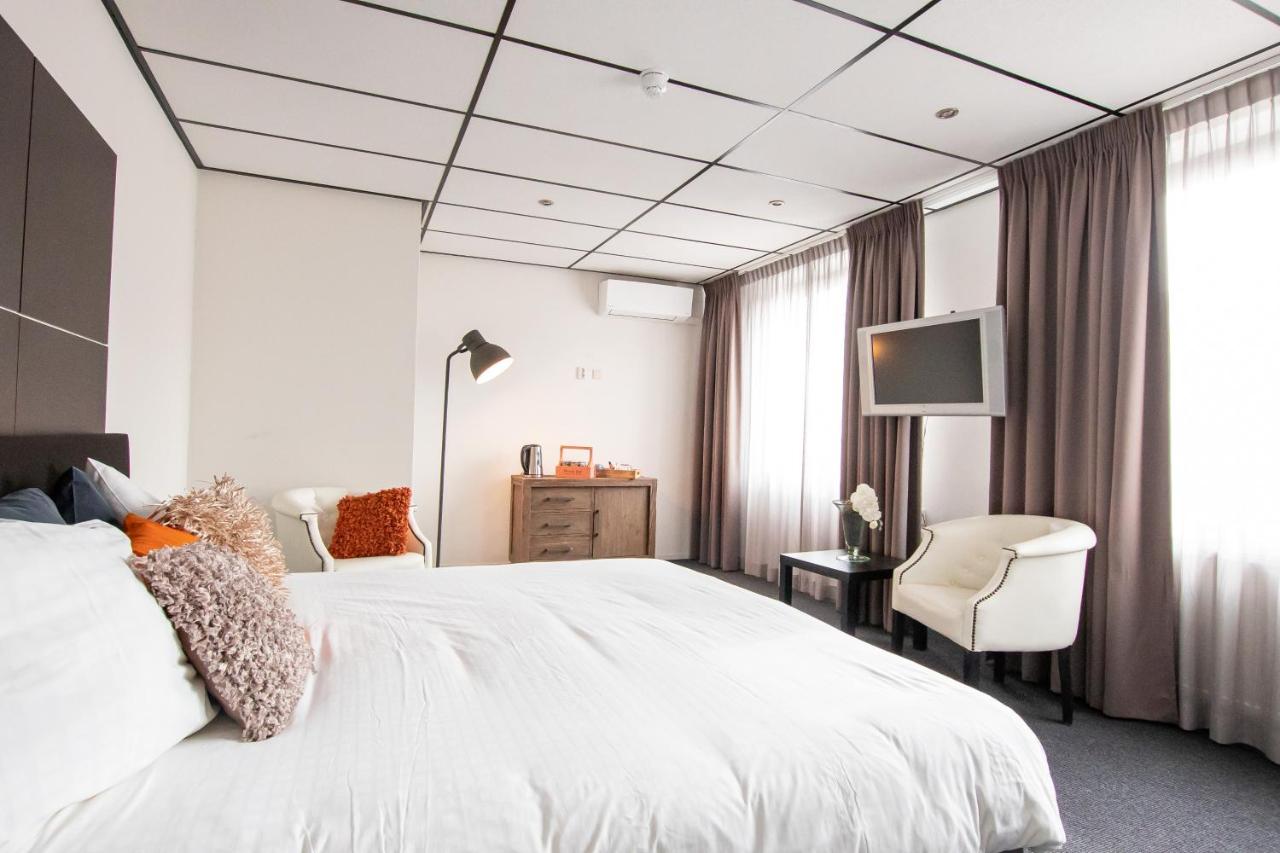 parkstad city hotel brunssum limburg bedroom