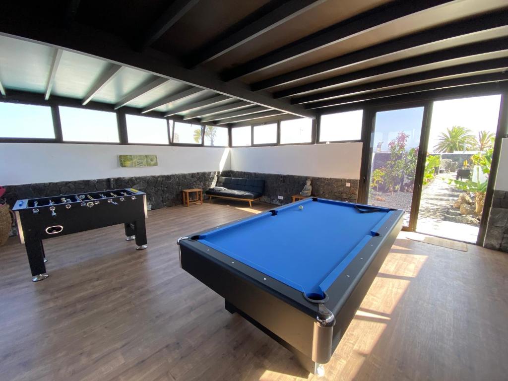 resort finca marisa tinajo lanzarote pool table