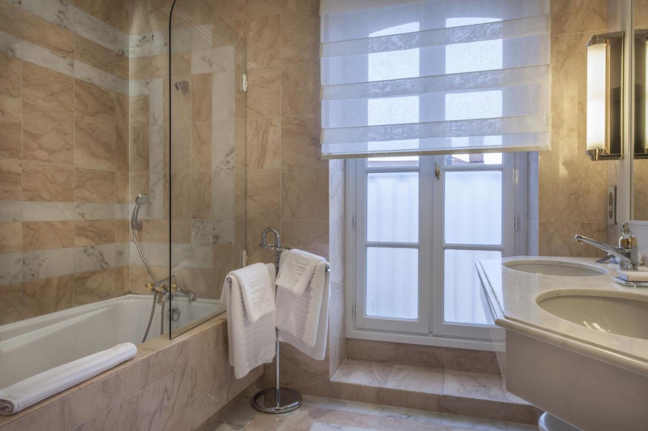 villa florentine lyon frankreich bathroom