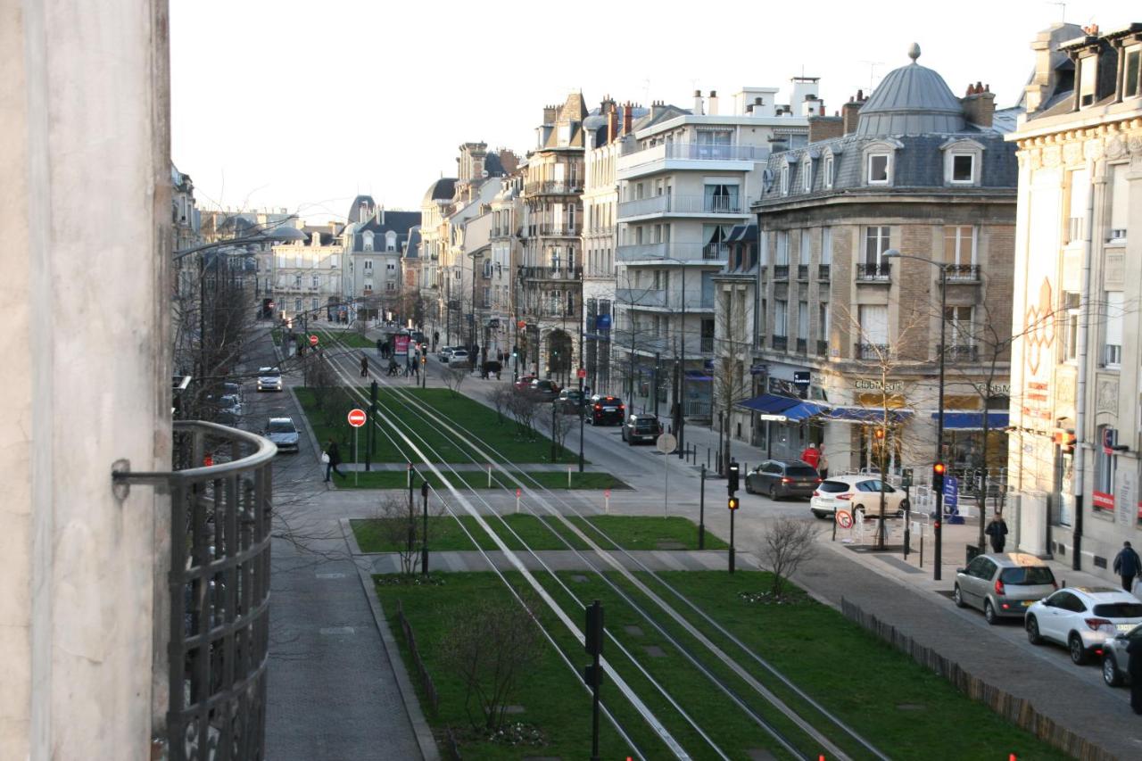 les berceaux de la cathedrale reims champagne outside view