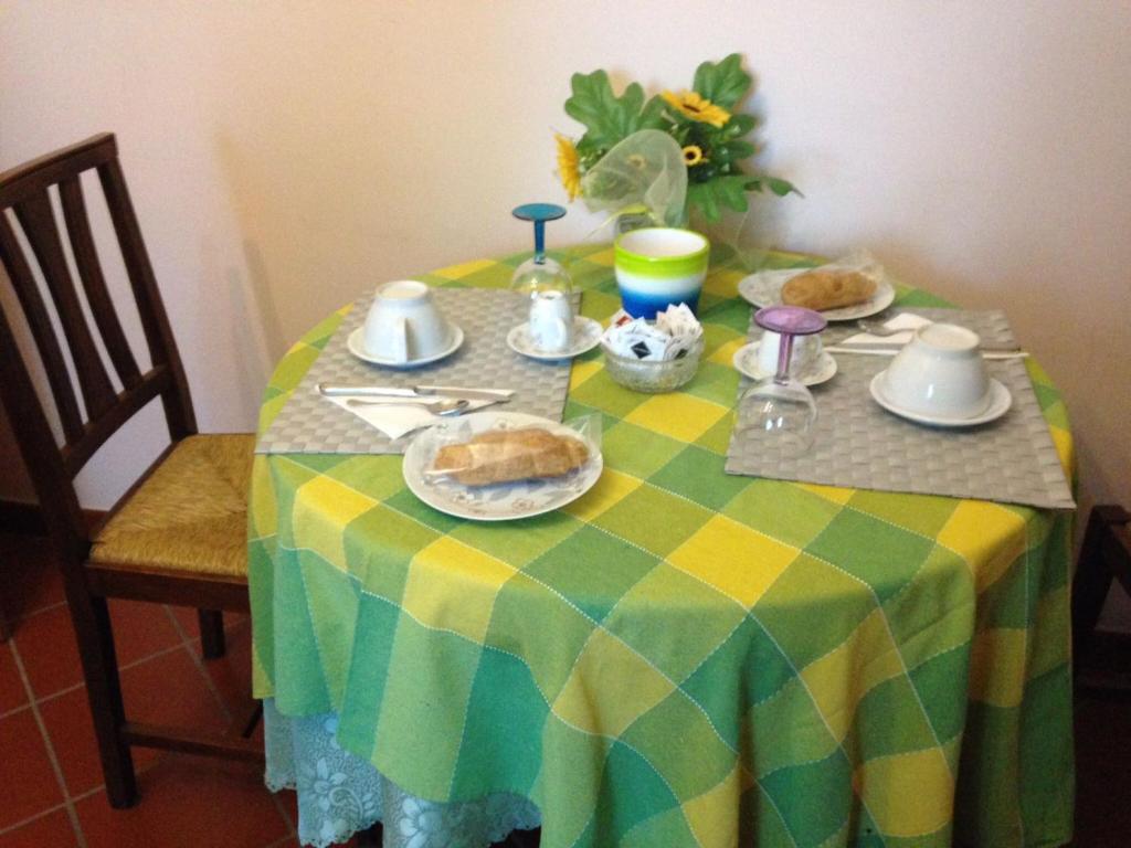 hotel alexander bed and breakfast ciampino italien food