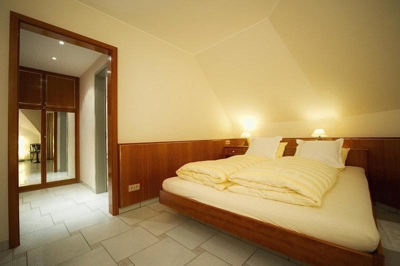 hotel restaurant moris walferdange luxembourg bed