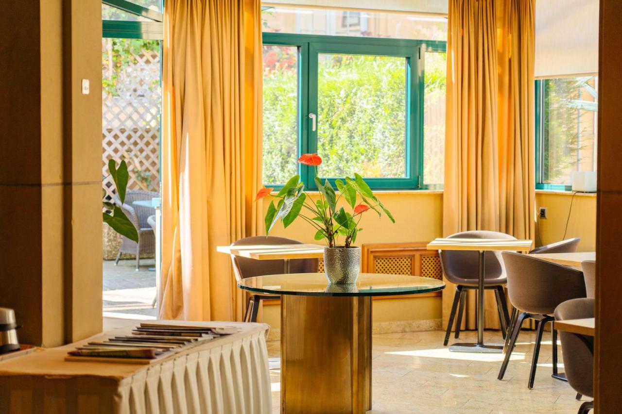 hotel restaurant moris walferdange luxembourg living room