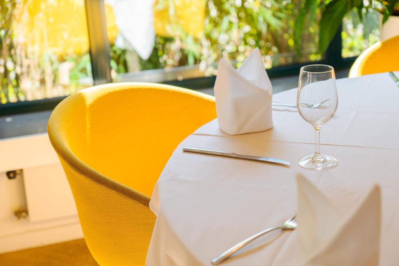 hotel restaurant moris walferdange luxembourg table