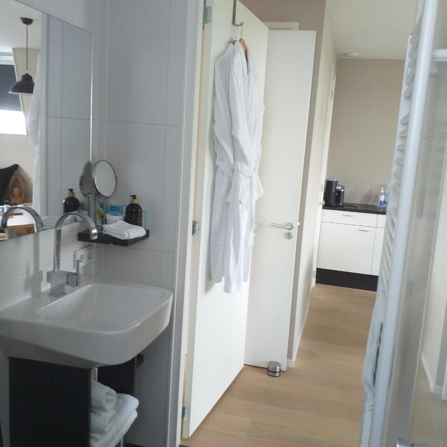 hotel bed and breakfast oomes huues niederlandische den hoorn kuste niederlande bathroom