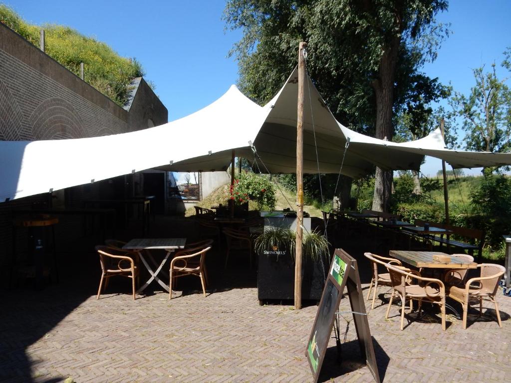 hotel bed & breakfast fort bakkerskil nieuwendijk biesbosch patio