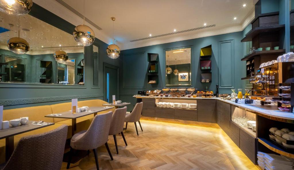 hotel 7 dublin table